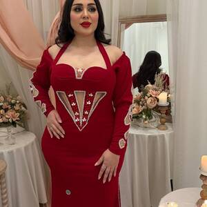 فستان احمر كرستال