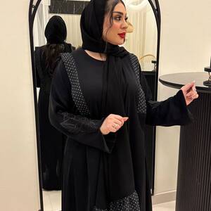 عبايه منقط